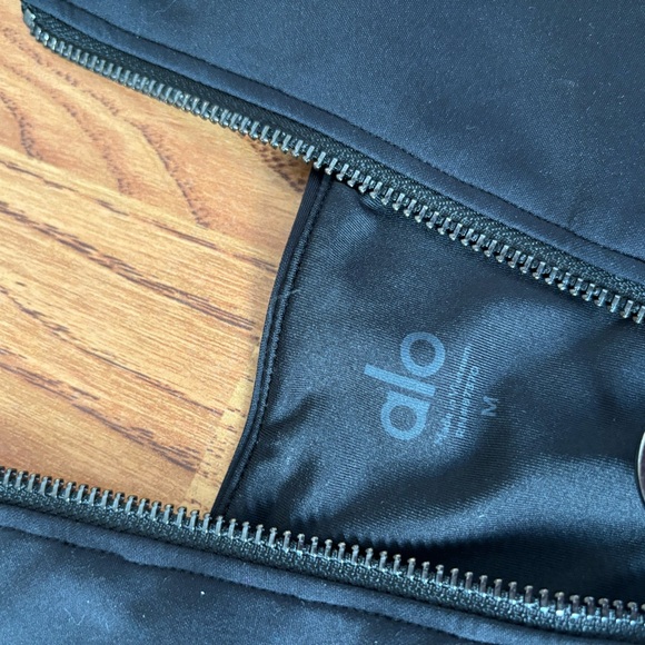 Luxe ALO Yoga bras and leggings bundle - Picture 7 of 11